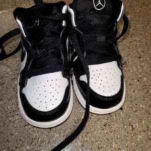 Jordan Mid 1 Toddler size 6 Black White